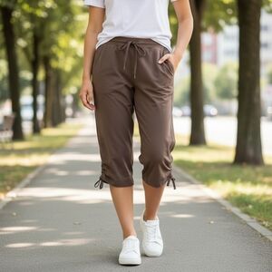 Intro love the fit  Stretch Pull-on Casual Capri's